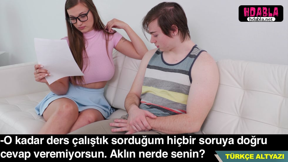 Dikkat çekici bir karısı olan mütevazı bir kardeşim