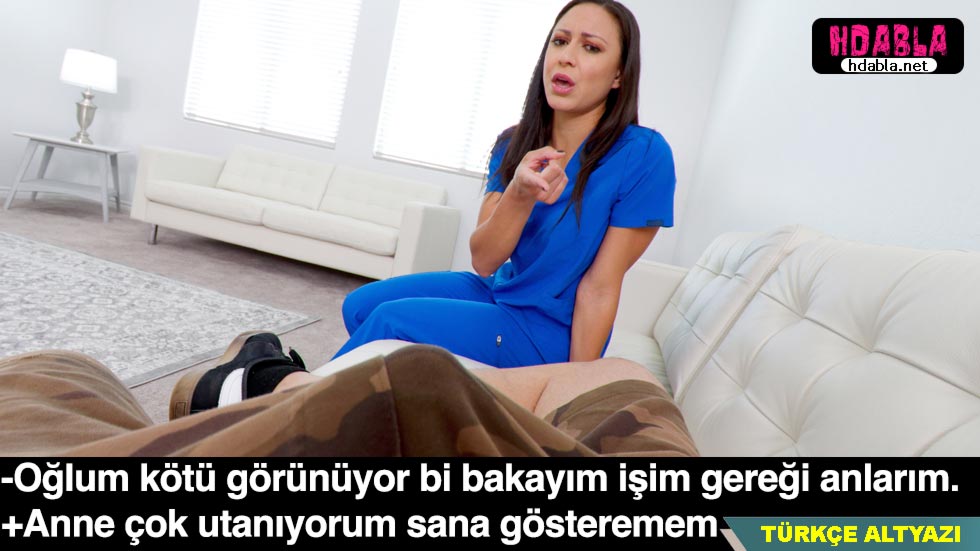 Evin İçini Düzenleyen Başörtülü Eşim