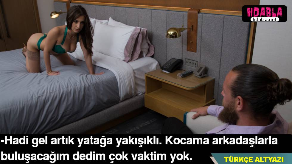 Kerhaneden çıkan tatlı kadın