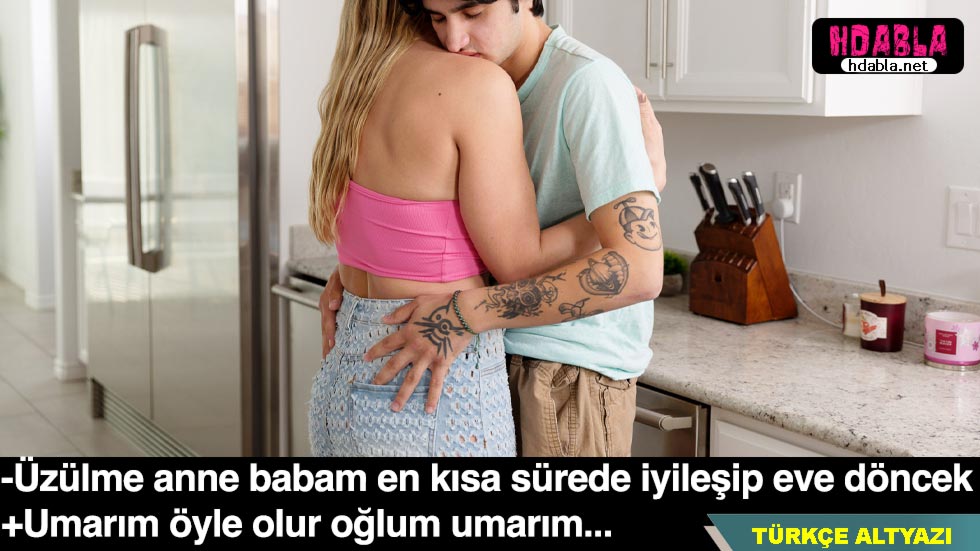 Arkadaşımızla, annelerimizin rollerini takas ettik.