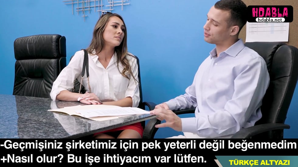Kız kardeşimle evde yalnız başıma vakit geçiriyorum.