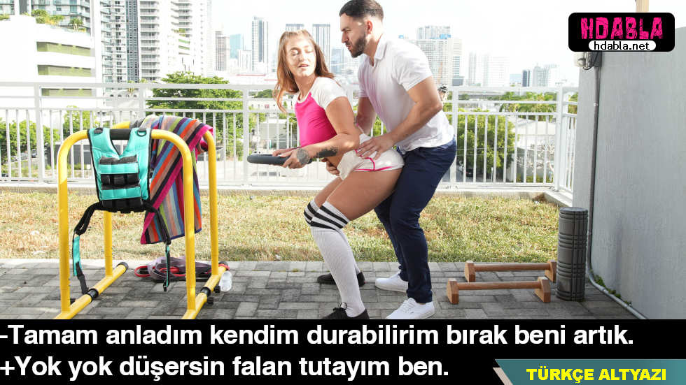 Mağazadaki satıcı kızla samimi bir ilişki yaşadık.