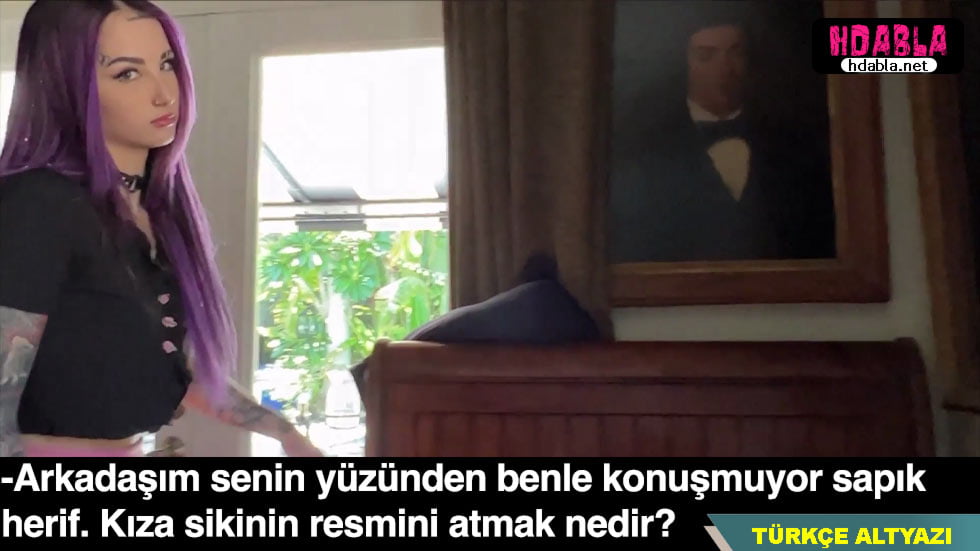 Taksi içerisinde gerçekleşen üçlü creampie yarışması.