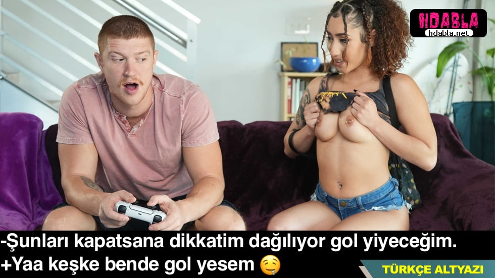 Tatilimizi annem ve kız kardeşimle geçiriyoruz.