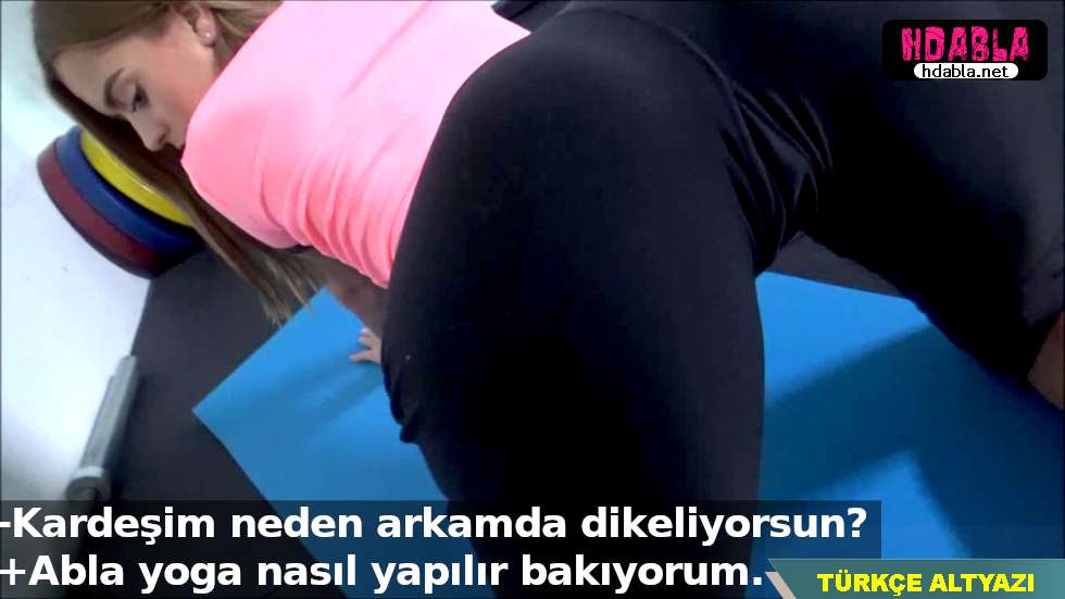 Lezbiyen bir kadın, dostunu aldatarak bir ilişki yaşayarak tatmin ediyor.