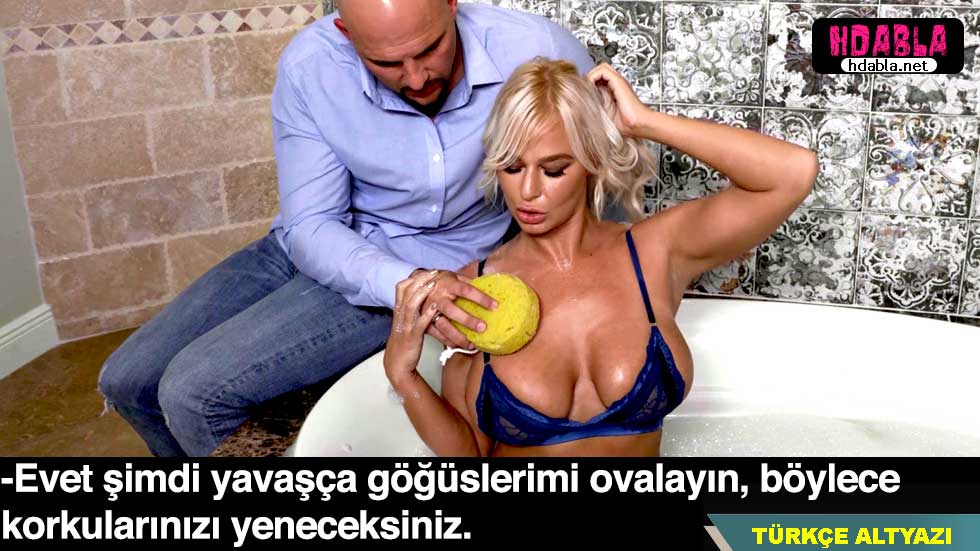 Makinaya sıkışan, kurtulmak için mücadele eden bir Rus kız kardeş