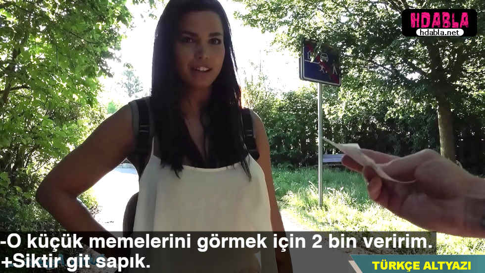 Bir Suriyeli mülteci kız maddi zorluklarla karşı karşıya kalmış durumda.