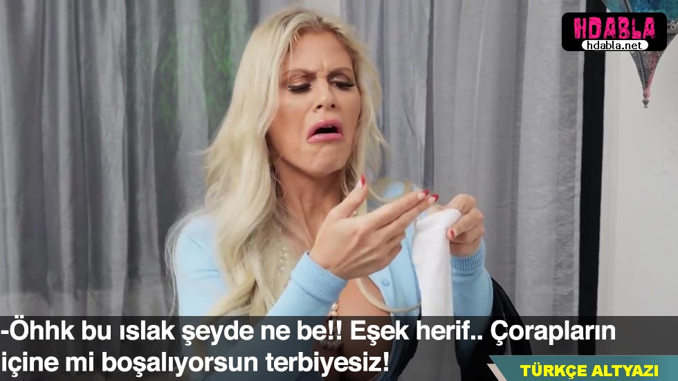 Kendi eşine özel bir gün hazırlığı yapıyor ve doğum günü sürprizi düzenliyor.
