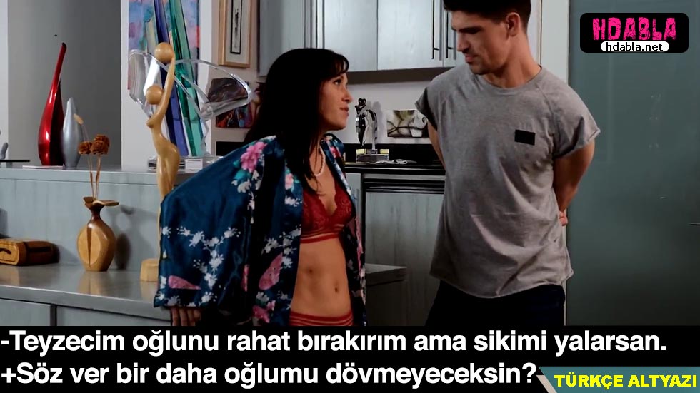 Annem, tamamen hak ettiği ilgiyi benden aldı.