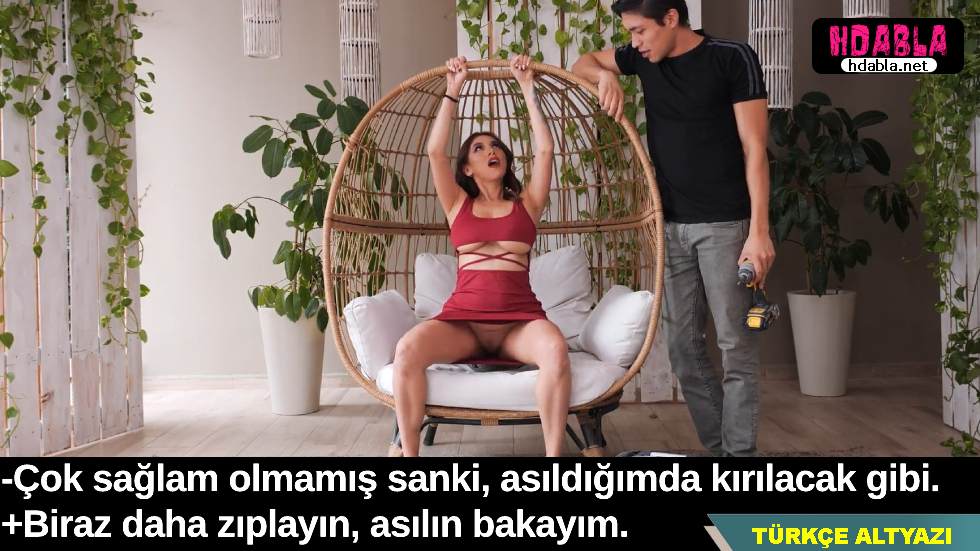 Annem, cildimdeki yanığı hafifletmek için bana bir krem sürdü.